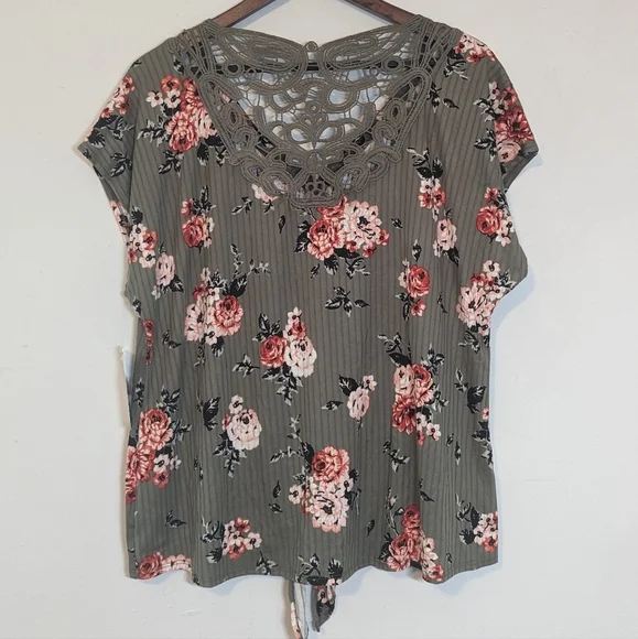 Floral Tie Front Top - Picture 2 of 4